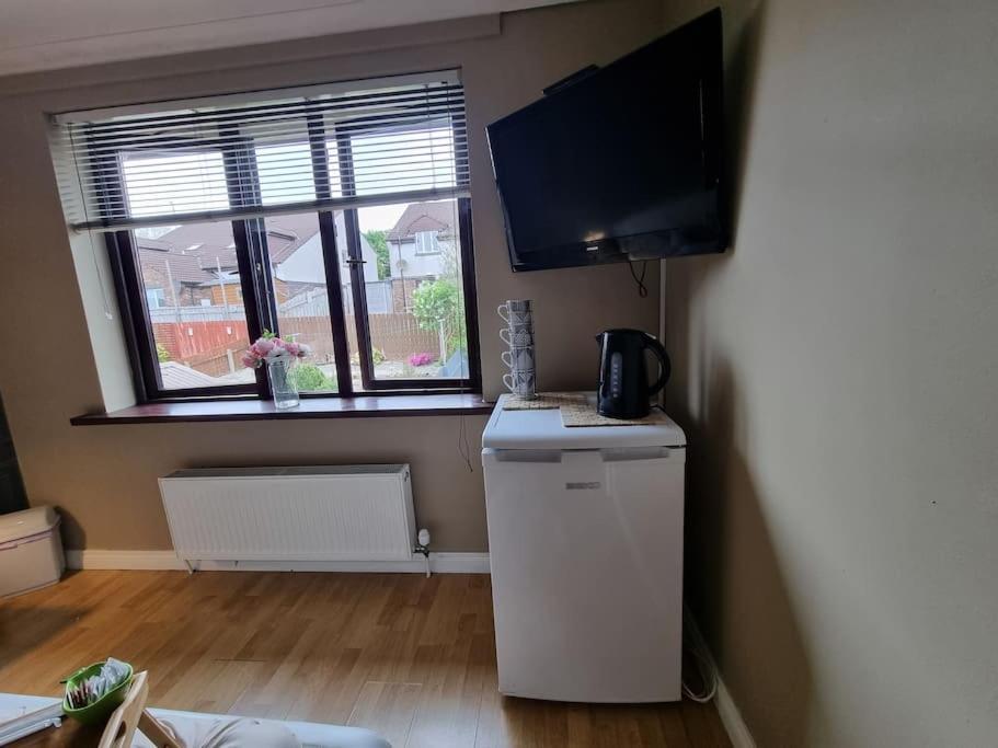Spacious House City Skyline And Mountain Views Close Too Belfast Centre And Airports Free Parking Exterior photo