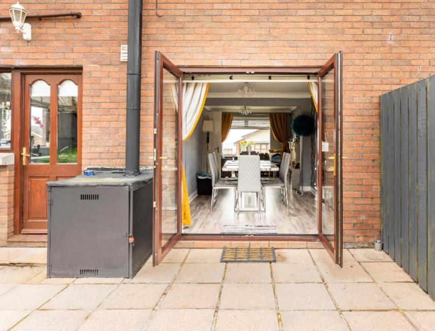 Spacious House City Skyline And Mountain Views Close Too Belfast Centre And Airports Free Parking Exterior photo